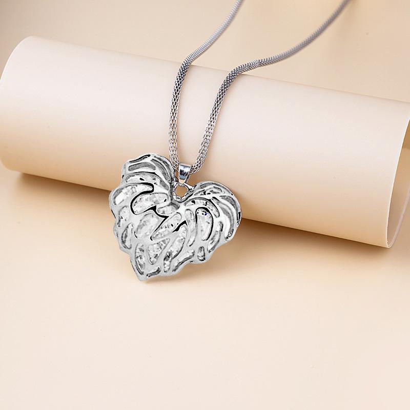 European & American Fashion Heart-Shaped Maple Leaf Zircon Pendant Necklace
