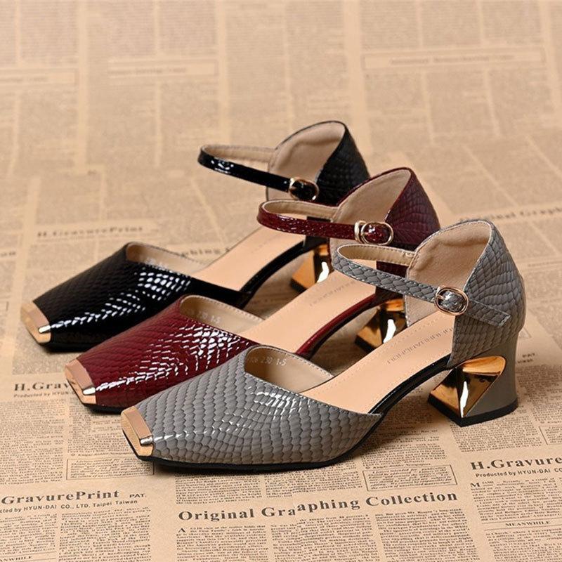 Premium metal iron head hollow sandals summer French temperament square head thick heel versatile comfortable bag head single shoes