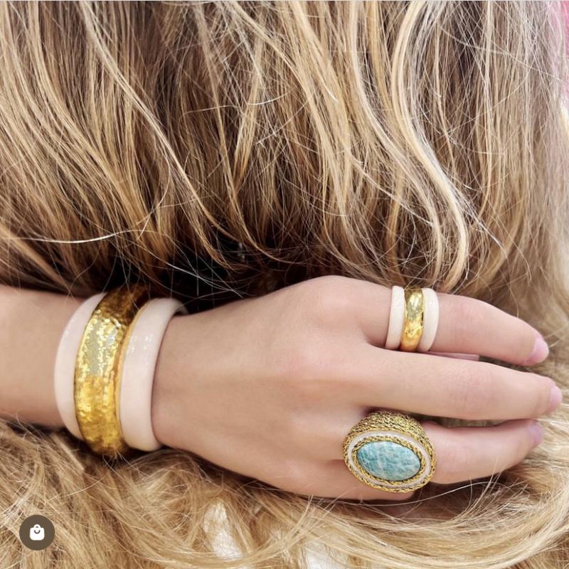 Mao Xiaotong Französisches Design Emaille-Ring & Aurelie Bidermann Schwarz/Weiß Breites Armband