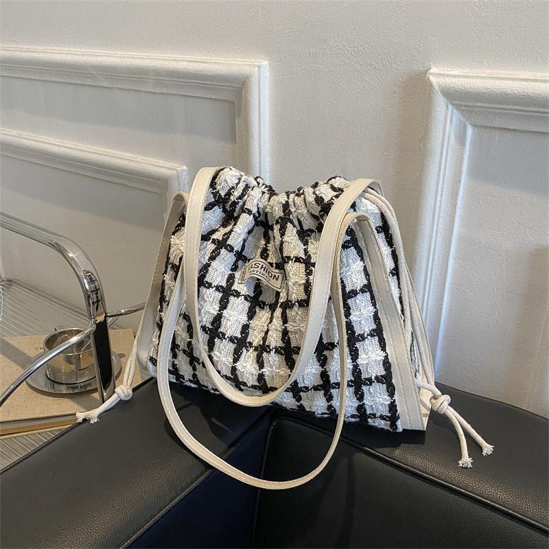 Trendy Plaid Large Capacity Korean Style Tote Bag For Women 2023 Chic