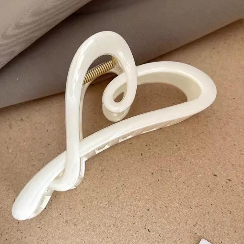 Irregular Hollow Out Hair Claws Clips Women Girls Large Heart Shape Crab Hair Clamps Barrettes Clips Hair Accessories