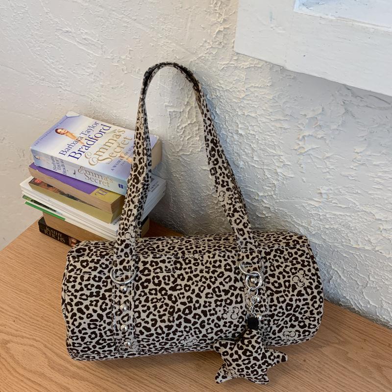 

Повседневная сумка-багет большой вместимости, женская сумка 2025, новая холщовая сумка с леопардовым принтом, модная сумка-подушка на одно плечо цветной печати леопарда