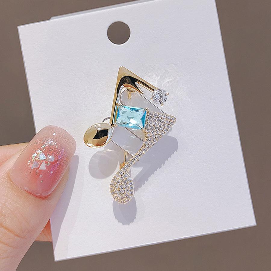 Fashion music note brooch women's high-end sense high-end personality versatile pin niche design high-end corsage versatile accessories