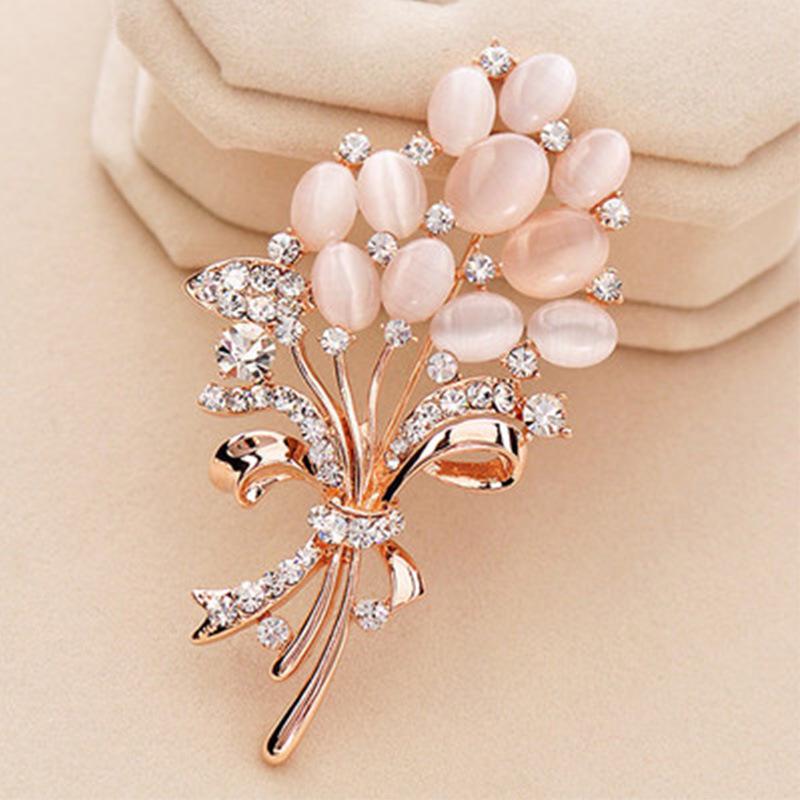 High-Grade Pearl Flower Brooch Scarf Pin for Women and Men
