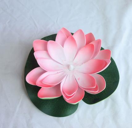 Lotus-shaped water-floating river decoration, 18cm, light , water light.