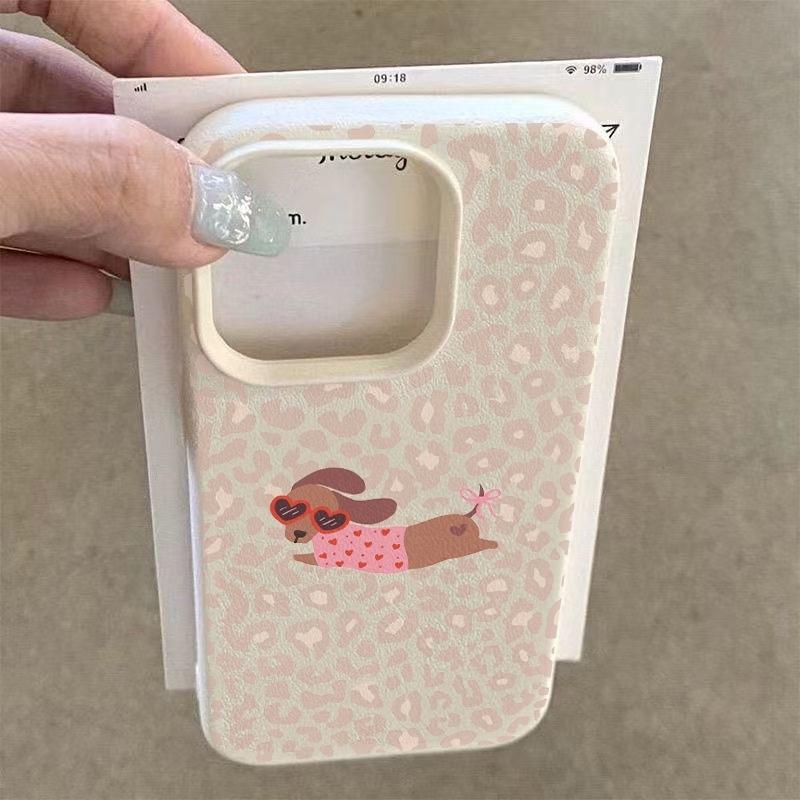 Phone Case For Samsung Galaxy A17 A37 A57 A56 A55 A54 S26 Ultra S25 Plus S24 FE S23 S22 S21 Dachshund with a Heart Pattern Cover