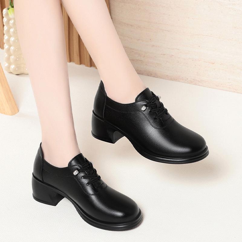 Breathable Comfortable Lace up Soft Leather Shoes Women Flats Spring 2025 Square Heels Black Shoes with Fur for Mom Work Dance