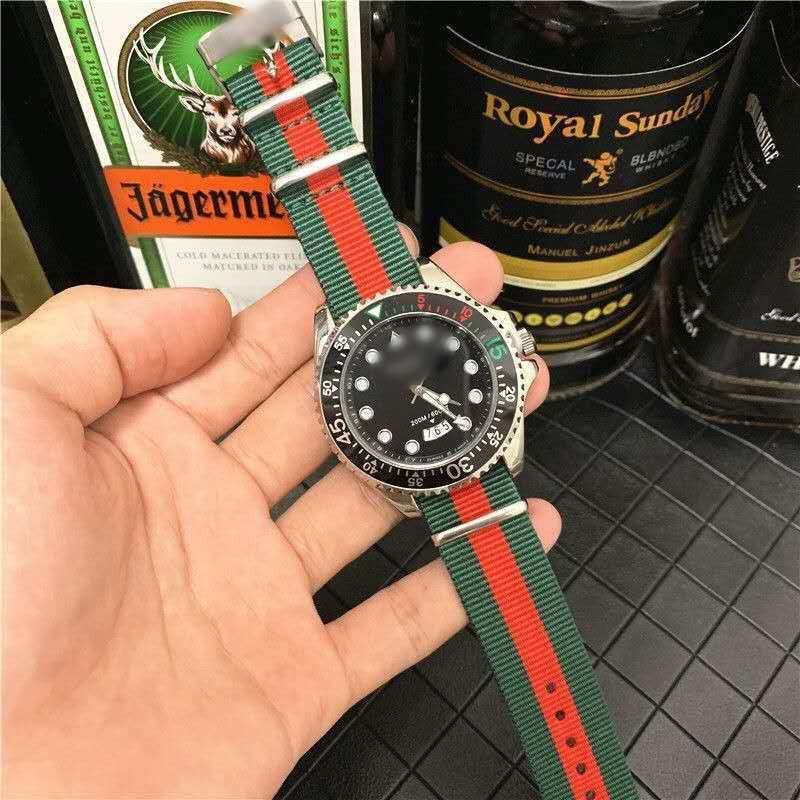 Mens Quartz Watch With Nylon Strap Sport Casual Round Dial Stainless Steel Buckle Alloy Case Mineral Glass