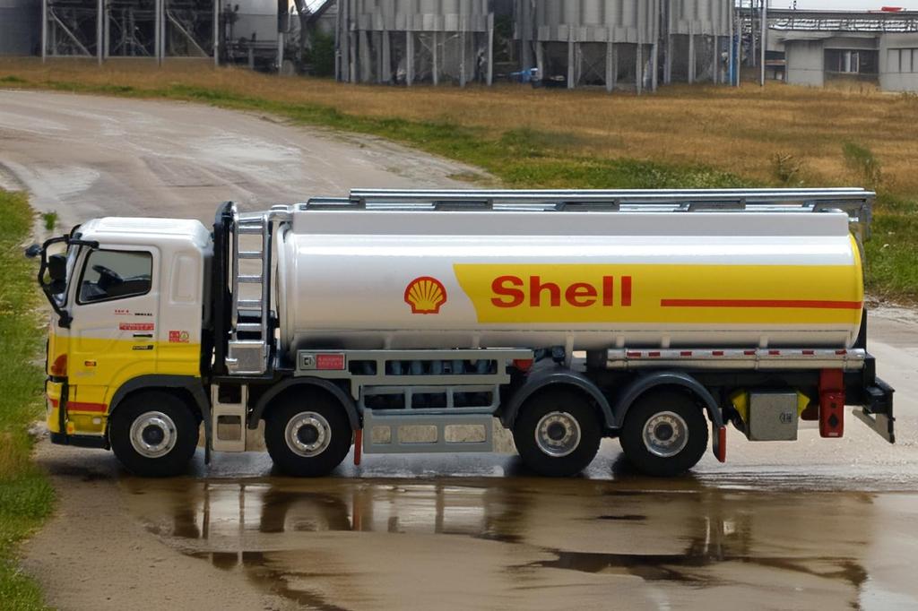 Tiny City Hino 700 Oil Tanker Shell No.179