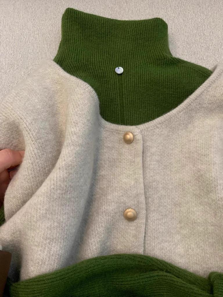 High-End Knit Vest: Women's Korean Style Sleeveless Top with Metal Buttons and Soft Shoulder Pads for Spring and Autumn.