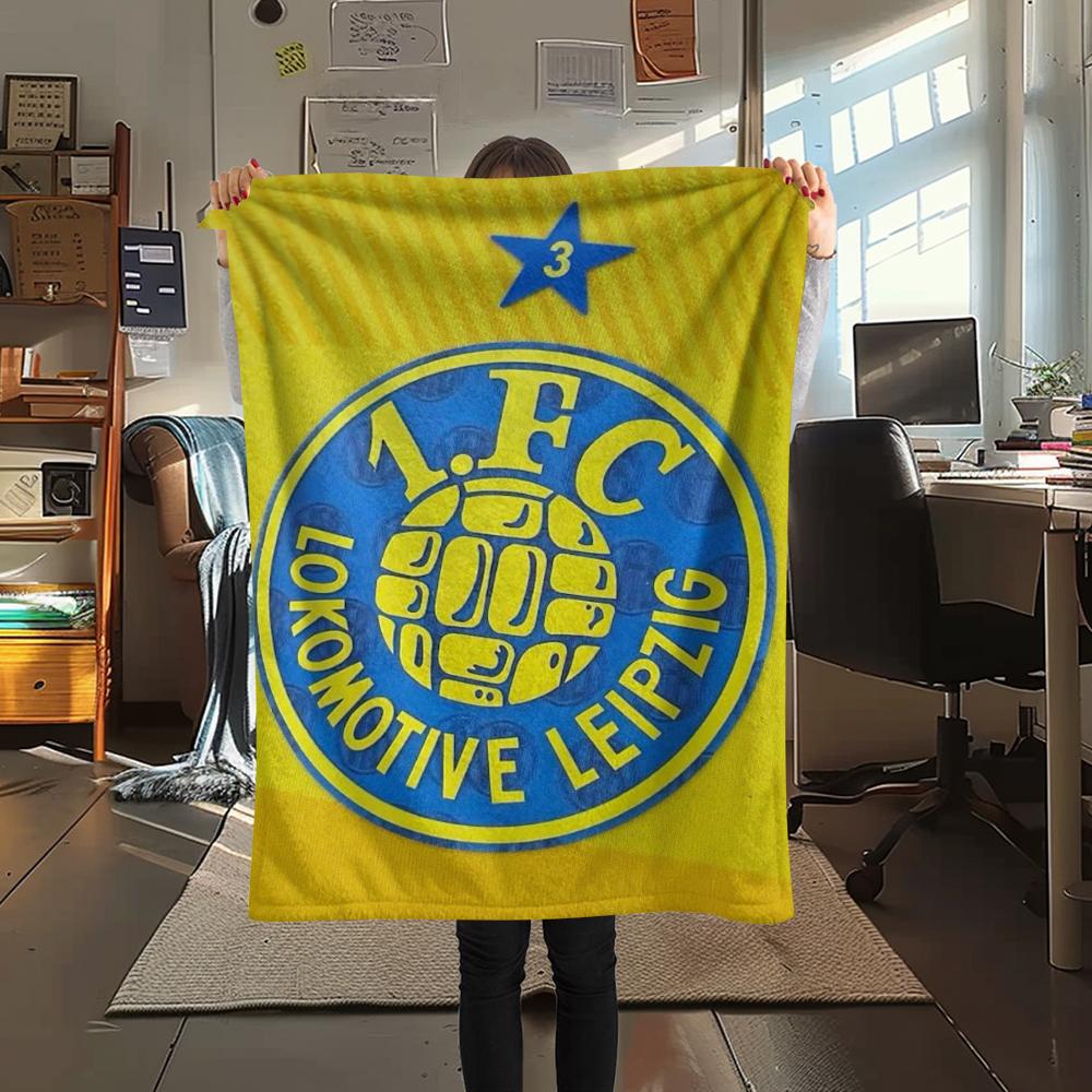 Koc flanelowy z nadrukiem Lokomotive Leipzig, Wysoka jakość, Wygodny na wszystkie pory roku, Wystrój domu, Ciepło i komfort, Idealny na prezenty świąteczne71