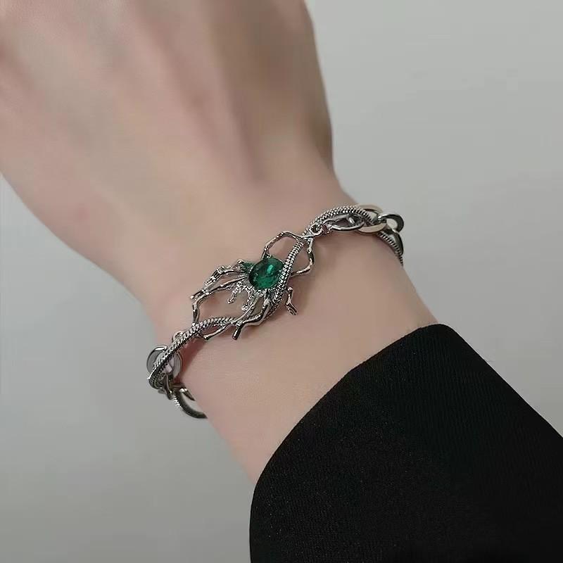 Contemporary Spider Hand Chain Bracelet Crafted From High-quality Stainless Steel