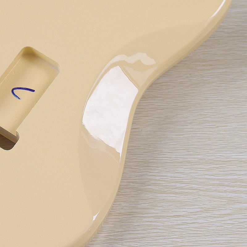 Lesklé krémově žluté tělo elektrické kytary z topolu se třemi single-coil snímači