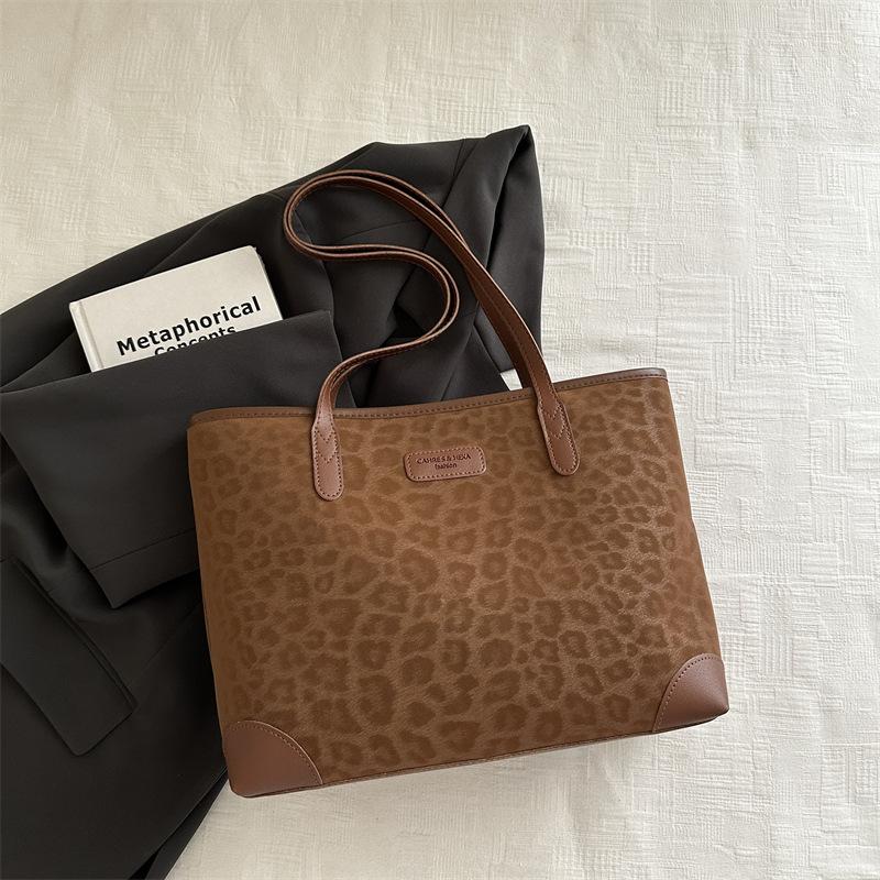 

Autumn shoulder tote bag women s bag large capacity commuting niche new women s casual simple bag