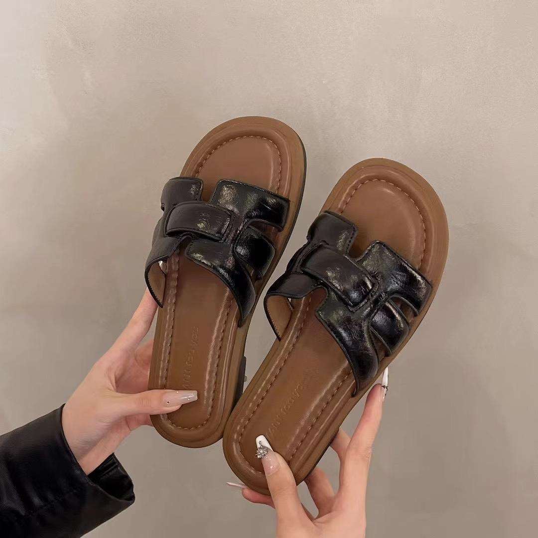 

Retro French one-word slippers women s summer wear 2025 new Internet celebrity flat-bottomed seaside vacation sandals casual sandals 35 чёрный