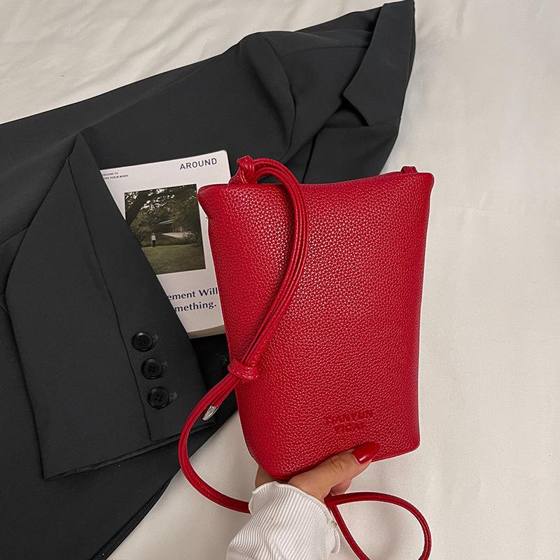 Fashion going out small satchel women's bag 2025 new trendy summer foreign style versatile mobile phone bag Korean version shoulder messenger bag