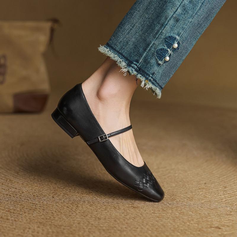 

Новая всесезонная женская обувь, повседневная женская обувь с низким верхом, однотонная кожаная обувь больших размеров, квадратный носок и мелкий вырез на одной педали м 40 чёрный