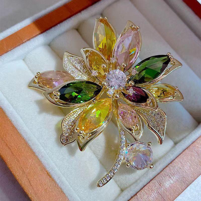 High-End-Farbe Zirkon Corsage Temperament Anzug Mantel Vielseitig Pin Kleidung Retro Blume Brosche