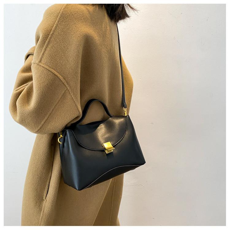 IELGY Winter Bag Niche Design Fashionable All-Match Large-Capacity Lock Portable Shoulder Messenger Bag