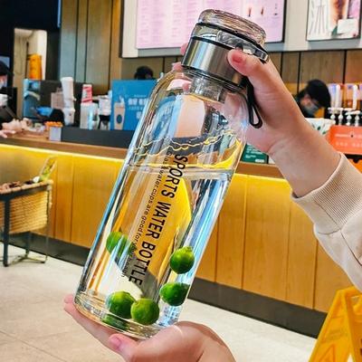 2L Glaswasserflasche mit großem Fassungsvermögen, transparenter Milchsaftbecher für den Außenbereich, tragbare, auslaufsichere Trinkflasche aus Glas für Tee und Wasser, 2L