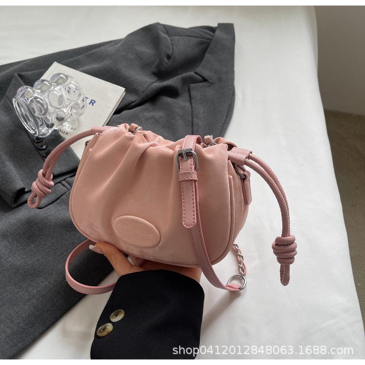 

Fashion velvet bucket bag niche design chain crossbody small bag women s 2025 new Korean version ins commuter bag