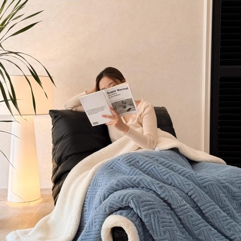 Winter Lamb Fleece Blanket Thick Coral Nap Shawl Sofa Throw Milk Small Quilt