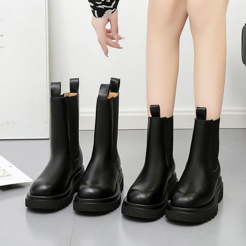 Autumn and winter leather boots round head thick sole medium tube Chelsea boots street shot
