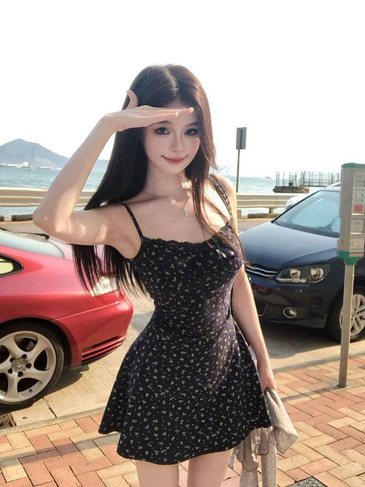 Navy Blue Floral Suspender Dress 2026 Summer Beautiful Small Skirt Small Man Pinching Waist and Buttocks Short Skirt Set