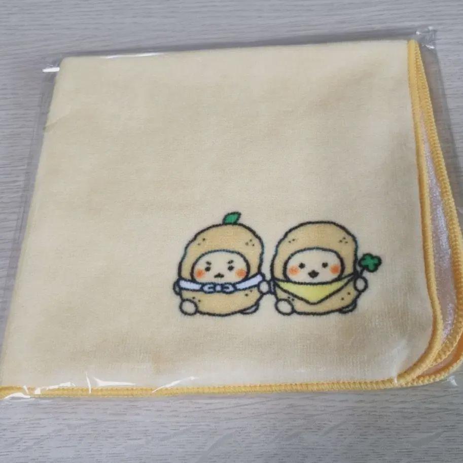

Broken Bear Handkerchief Mangom Handkerchief Mangom Popup Store Pre-order Benefit