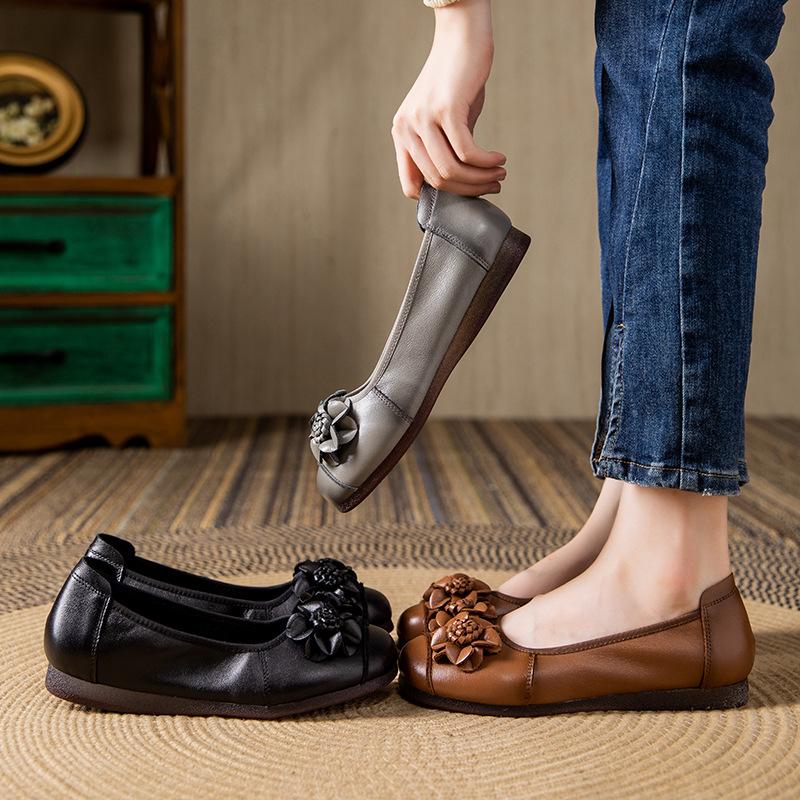 2024 New Retro Flower Flats Womens Slip On Shallow Shoes Ladies Handmade Cow Leather Moccasins Woman Driver Shoes Grandma Flats