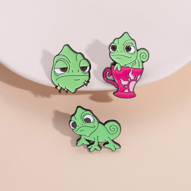 Cartoon Alien Creatures Enamel Pin Science Fictio Spaceship UFO Green Monster Brooches Lapel Badge Jewelry Gifts For Friends