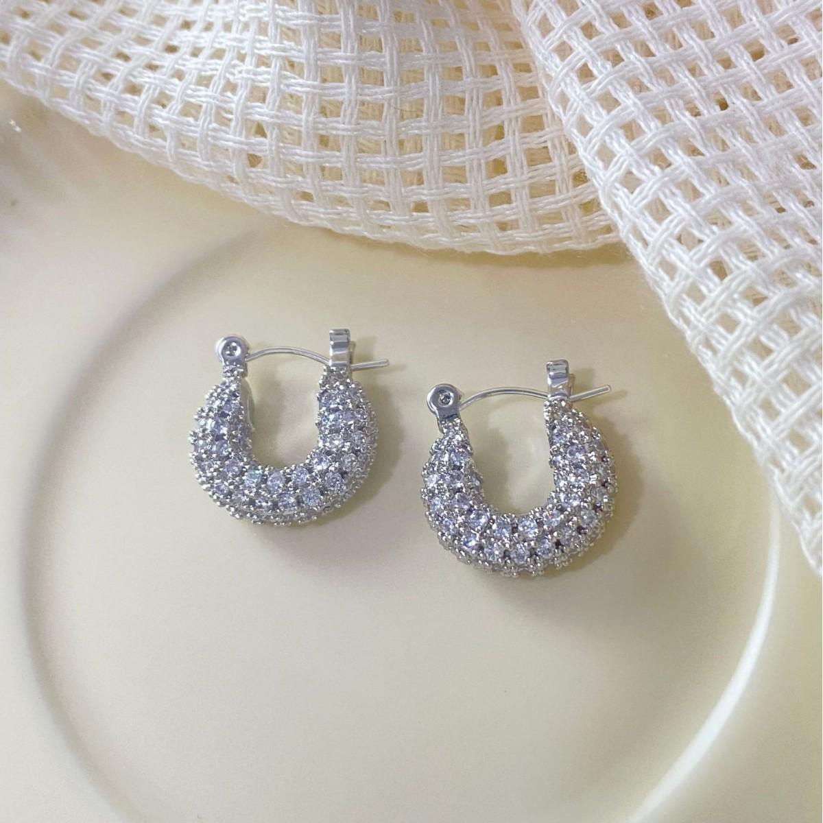 Exquisite French Zirconia U-shaped Ear Cuff for Women - Light Luxury, Versatile, High-end Fashion Jewelry