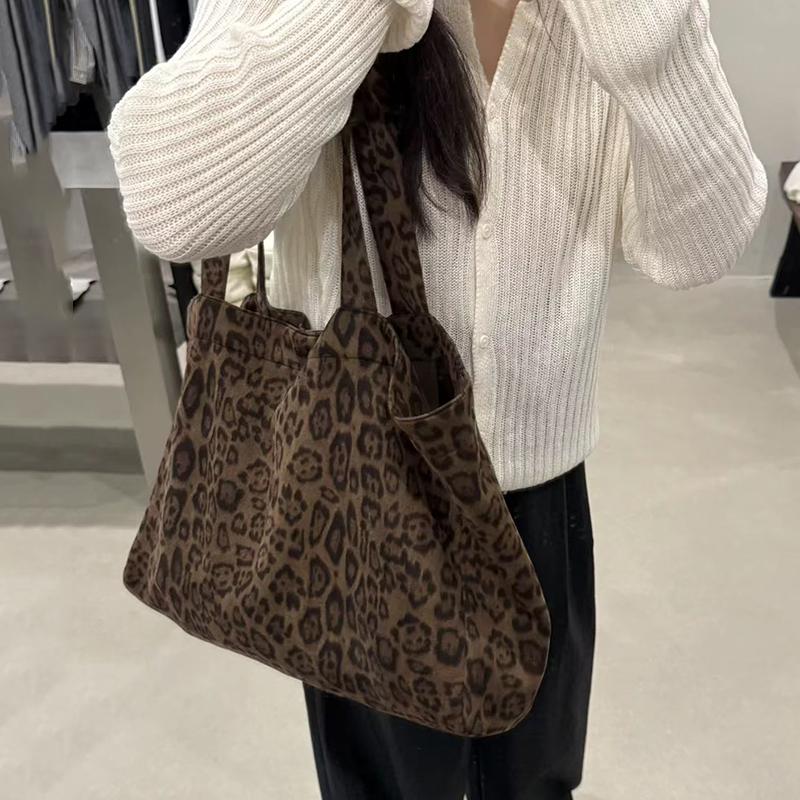 Yogodlns Retro Leopard Print Niche Commuter Large Capacity Shoulder Bag Totes Autumn and Winter New Travel Underarm Bag