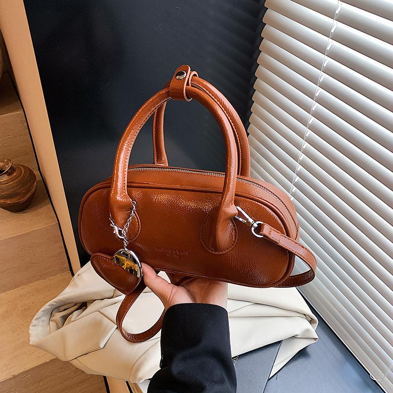Premium Bag Women's New Summer Versatile Messenger Bag Fashion Portable Pillow Bag