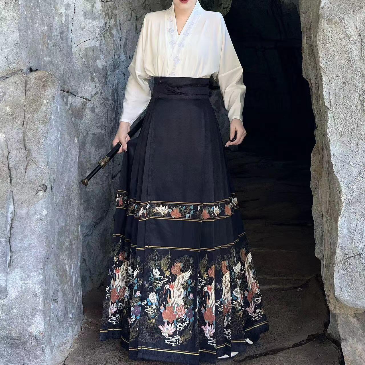 Женский костюм ханьфу в китайском стиле династии Мин — фото 5