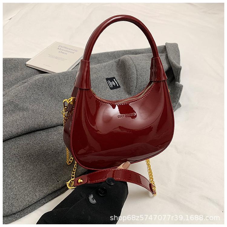 2025 Autumn and Winter New Fashion Glossy Commuter Bag Casual Versatile Patent Leather Crescent Bag Single Shoulder Armpit Bag Women's Bag