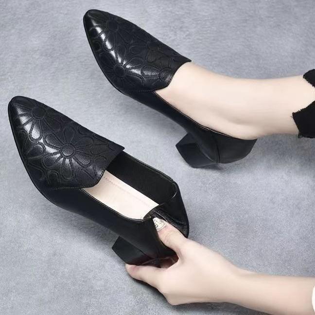 Single shoes women's shoes 2025 autumn new French pointed embroidery pattern European and American fashion soft leather soft sole comfortable mother
