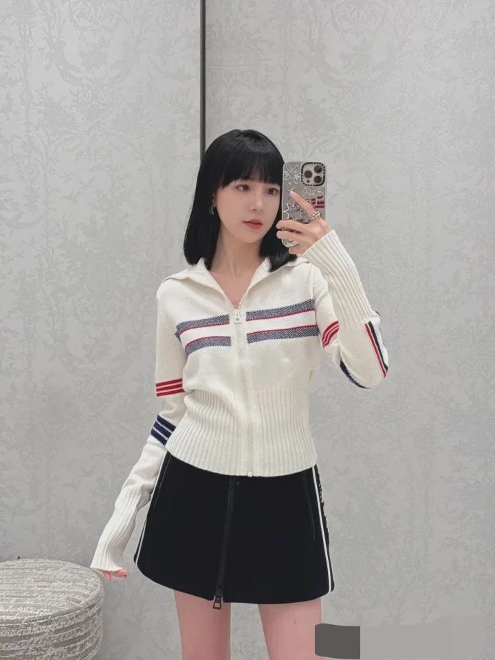 

«Полосатый кардиган на молнии со звездами и контрастными лацканами — облегающий крой, осень/зима» Medium белый