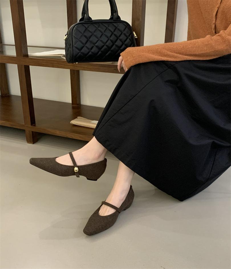 

Retro woolen light-mouth flat-soled single shoes for women s autumn and winter 2025 new soft-soled one-word with square head Mary Jane shoes 39 светло-коричневого