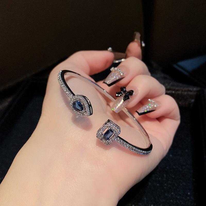 

Copper Inlaid Zircon Open Adjustable Bangle, Luxury INS Style Shiny Bracelet for Women Free size синий/серебряный
