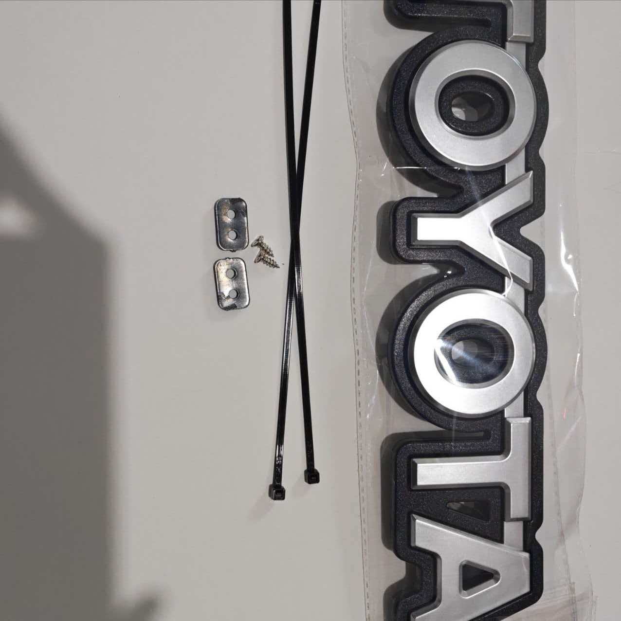 Front Grille Front Bumper Retro Grille Emblem for Toyota Land Cruiser LC100 LC95 LC80 Wildlander Harlander RAV4 Letter Emblem 35.5x7.5cm