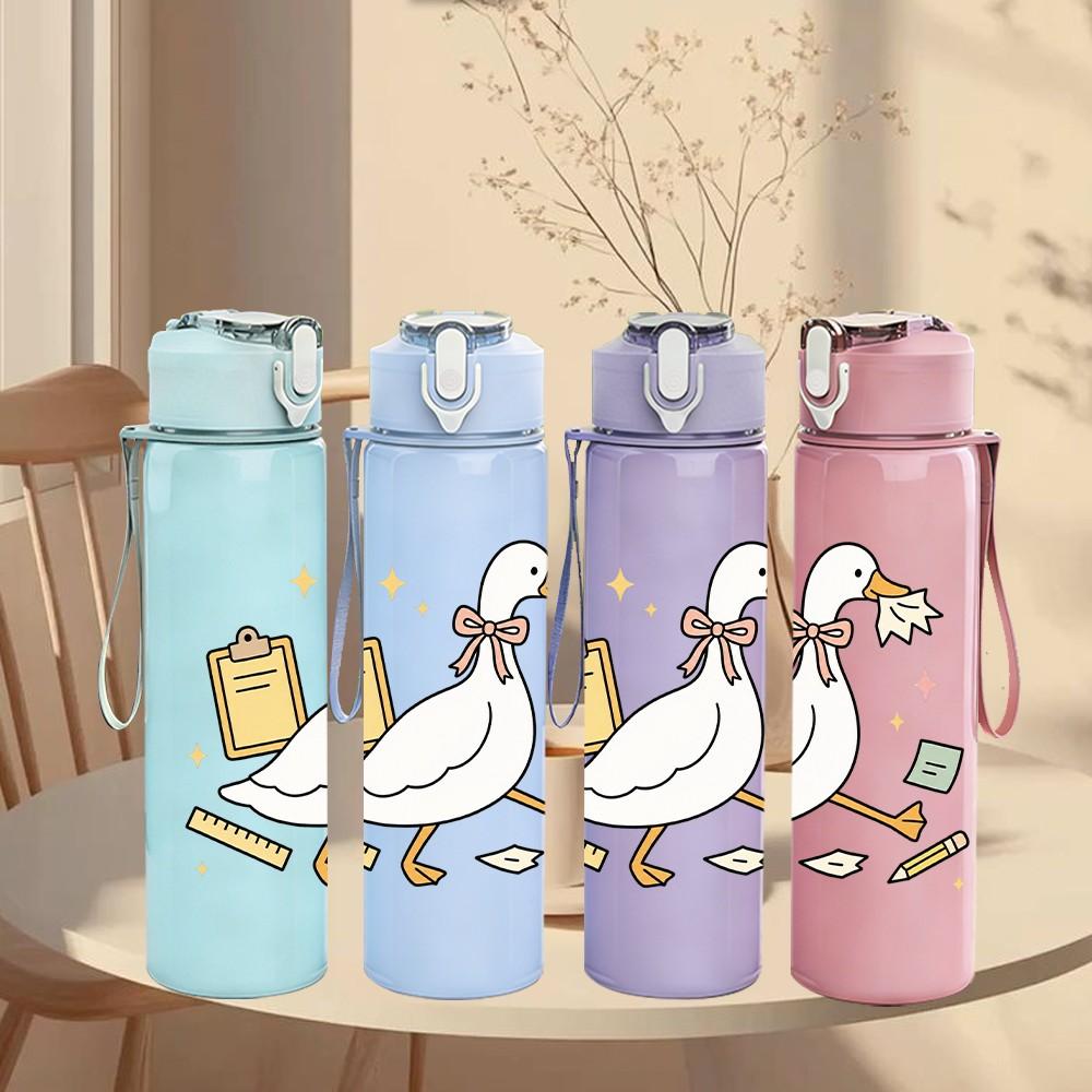 1PC Floating Duck Bath Tub Pattern 750ml Color Plastic Sports Water Bottle Leakproof Flip Straw Lid Suitable for Sports Office Home Use