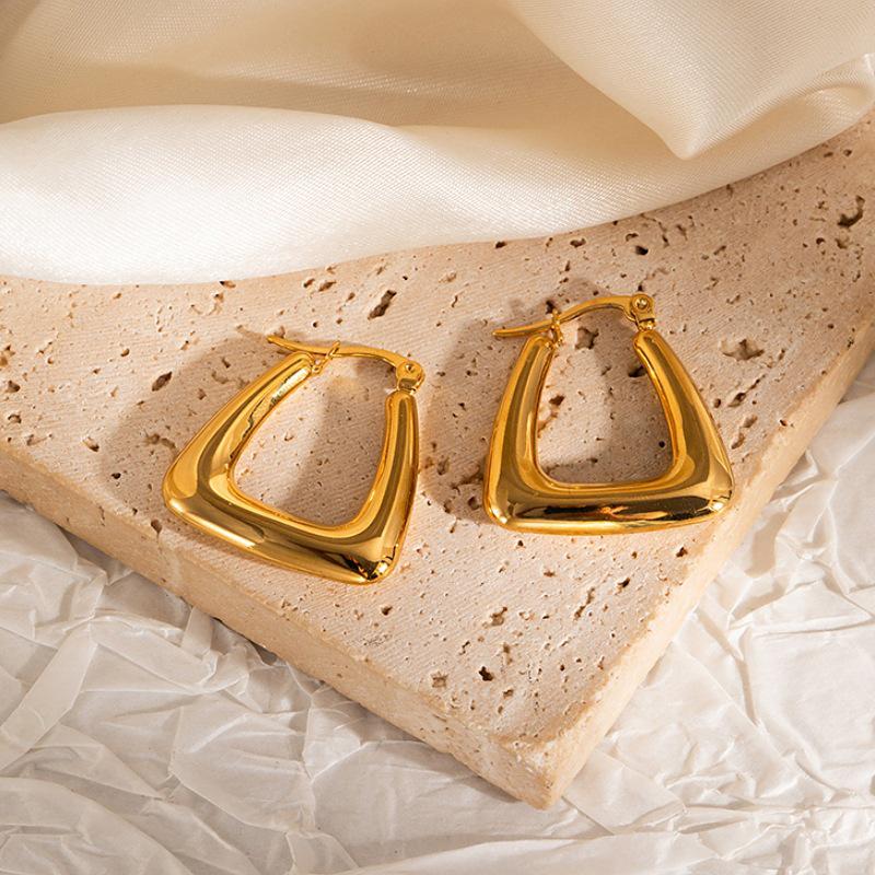 Minimalist C-Shaped Gold Stainless Steel Hollow Earrings - High-End, Versatile, Stylish Ear Studs.