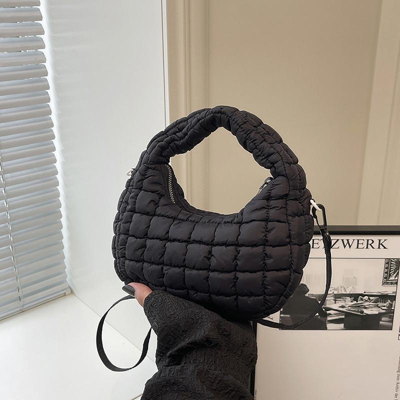 

Summer niche bag women s new lightweight versatile messenger bag portable small bag dumpling bag чёрный