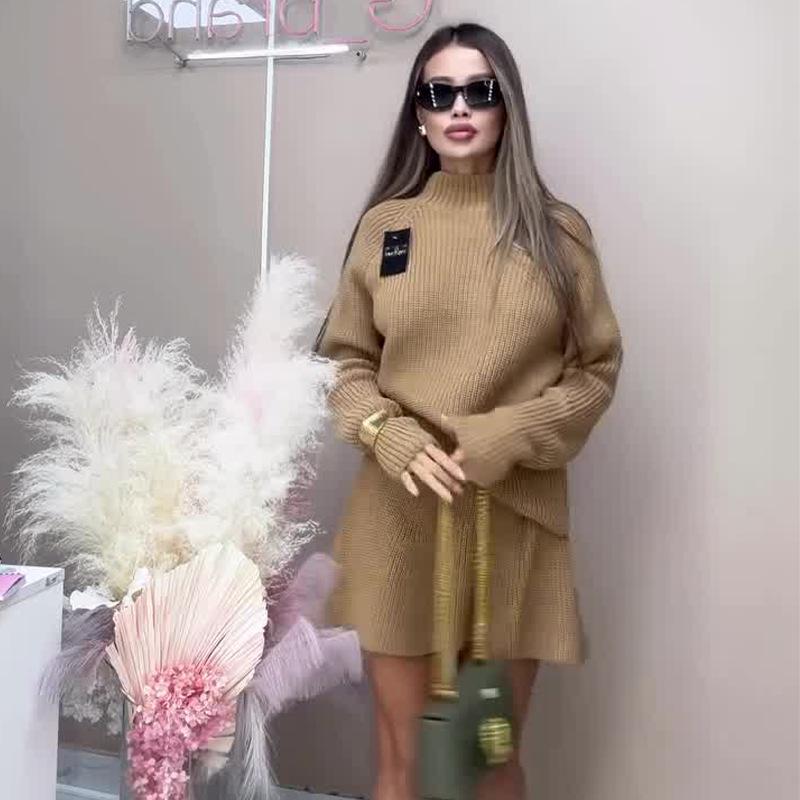 Set pulover tricotat și fustă scurtă de damă, culoare uni, toamnă 2024