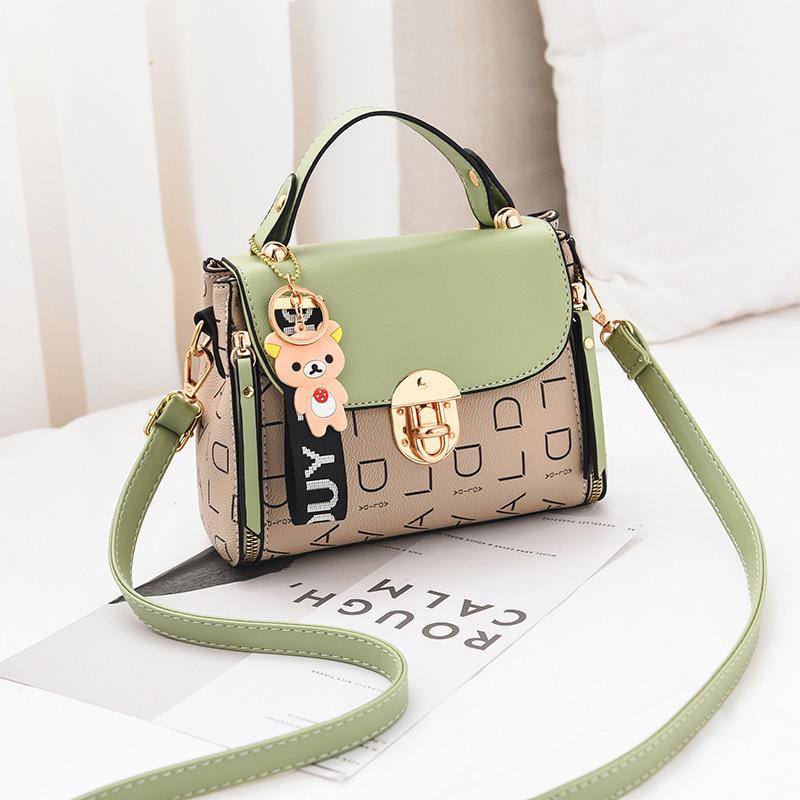 Designer Ladies Small Square Bag New Spring Small Fresh Letter Handbag Fashion Bear Pendant One Shoulder Messenger Bag