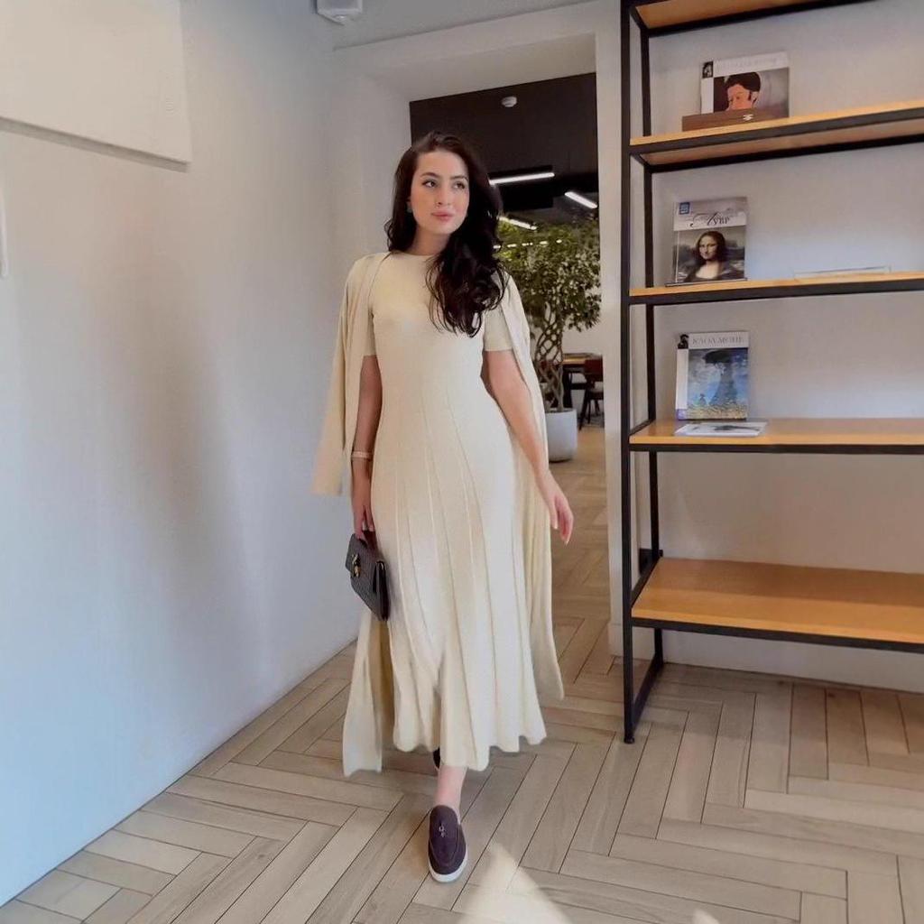 2025 Autumn Women's Fashion: Cozy Round Neck Loose Knit Wool Dress