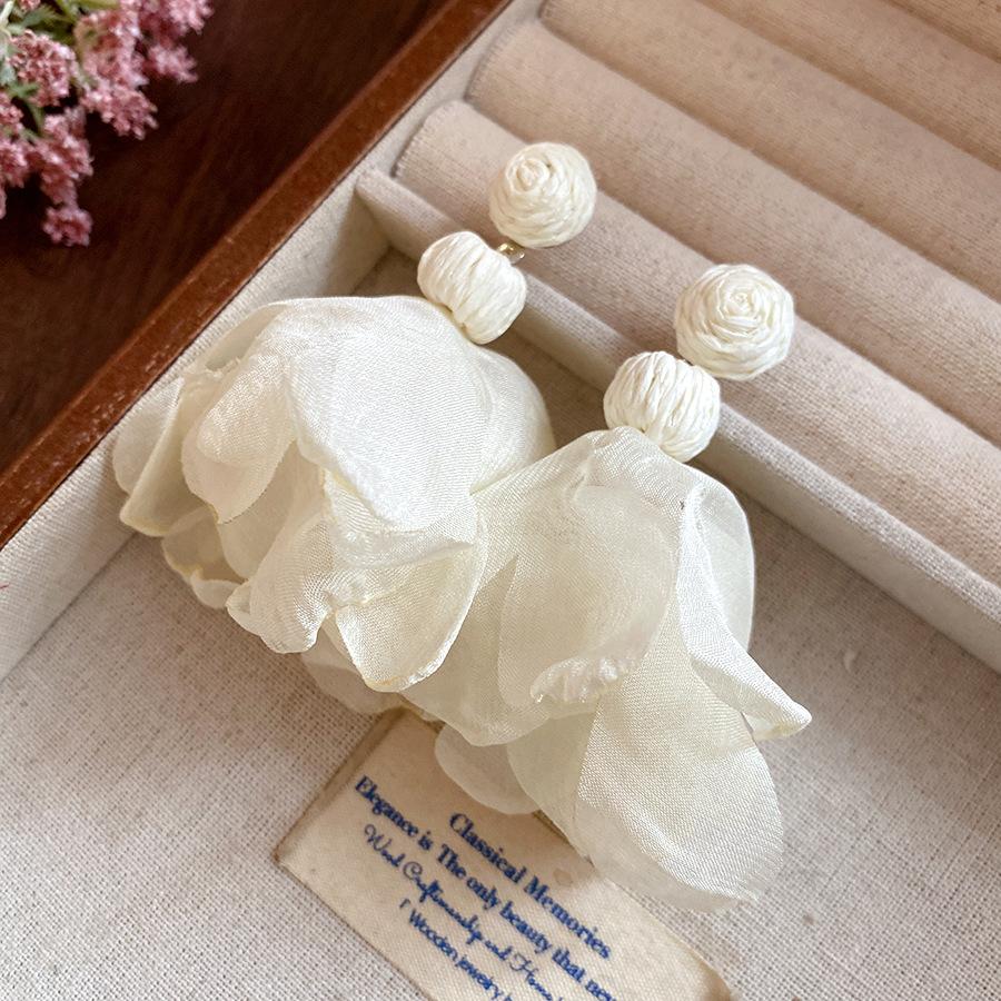 

Silver needle raffia pearl chiffon flower fringed earrings light luxury high-end earrings fashionable versatile design earrings