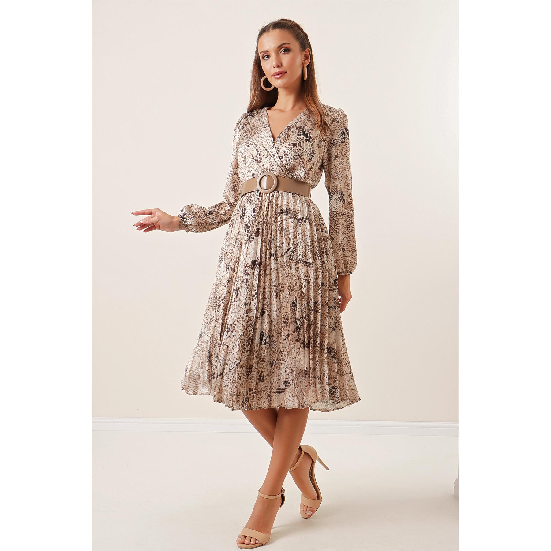 

Плиссированное атласное платье с поясом и подкладкой из змеиной кожи L бежевый