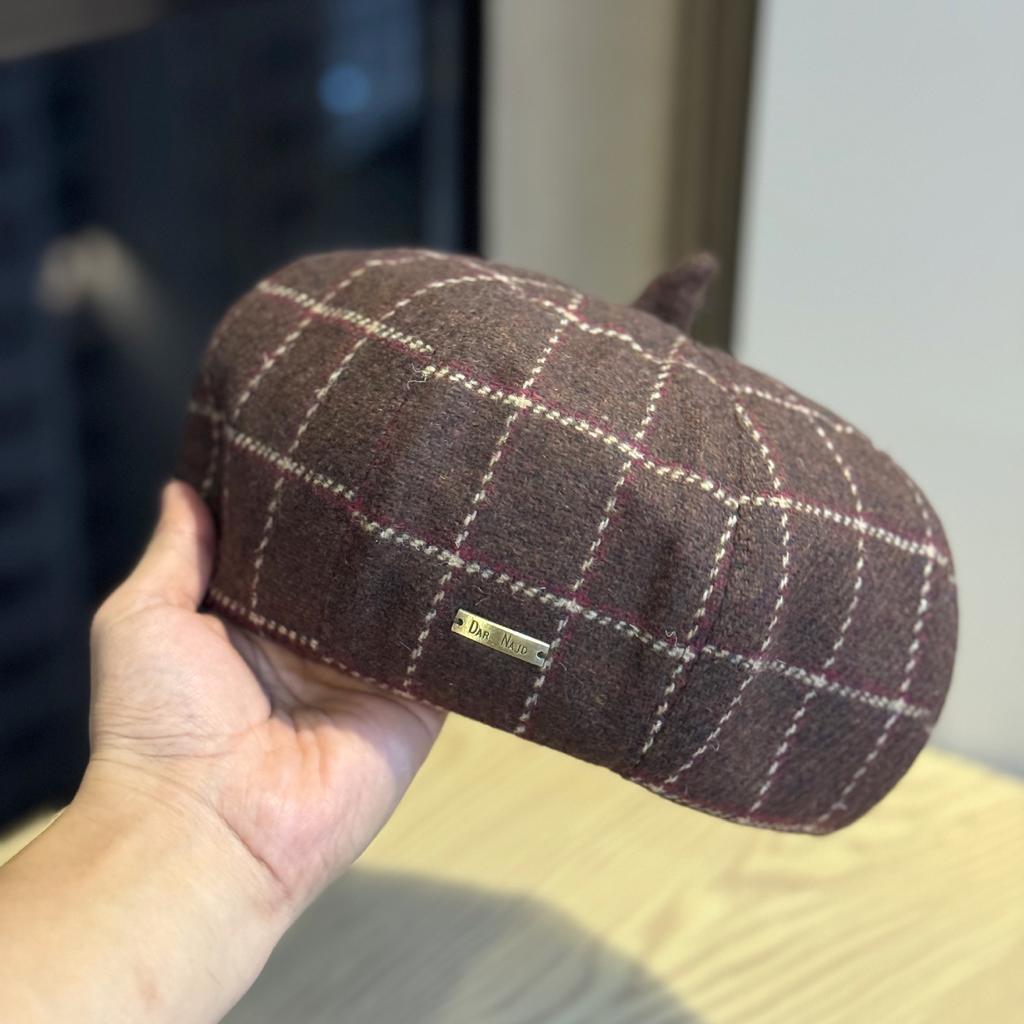 New Octagonal Hat for Women in Autumn and Winter Retro Face Showing Little Bud Painter Hat Trendy and Versatile Classic Plaid Pumpkin Beret